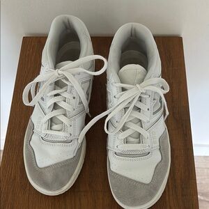 Men’s Size 7 (Ladies 8.5) New Balance 550